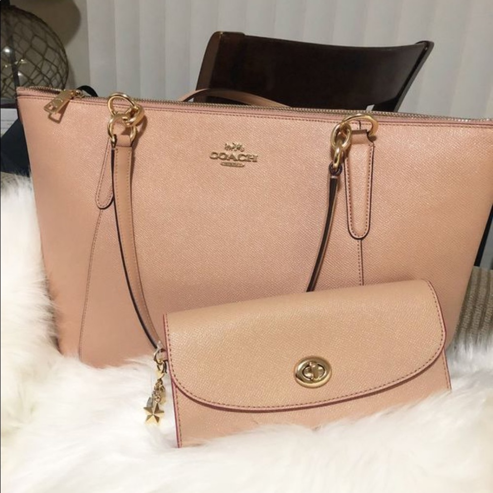 Brandnew coach tote bag with wallet  and boxs